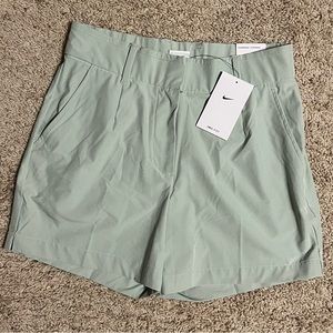 NWT Nike Dri-Fit Golf Shorts Women’s size Small Green